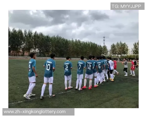 汉堡足球队奋勇争先展现团队精神与竞技风采的辉煌历程